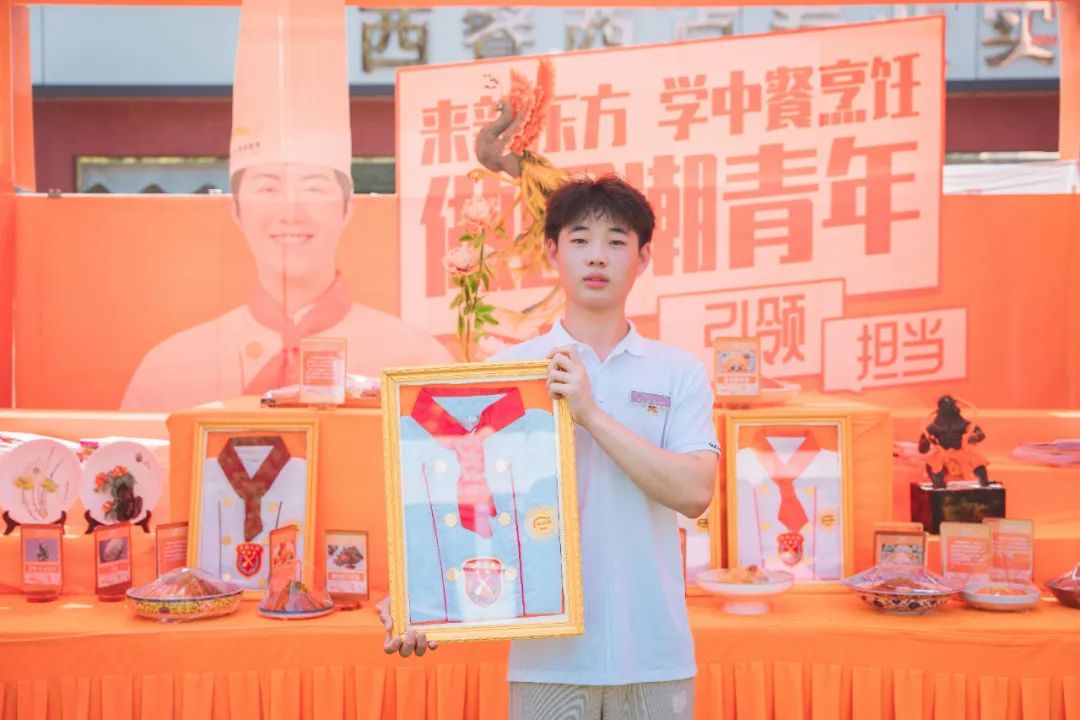 新青年记录丨四千分之一，个主持学校升旗仪式的学子他是谁？